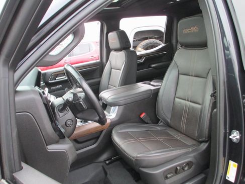 Used 2023 Chevrolet Silverado 1500 High Country w/ High Country Premium Package image 21