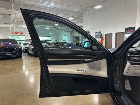 Used 2013 BMW 750i image 10
