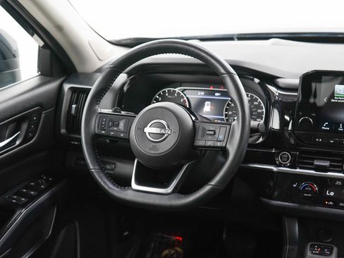 Used 2023 Nissan Pathfinder SL AWD/4WD image 15