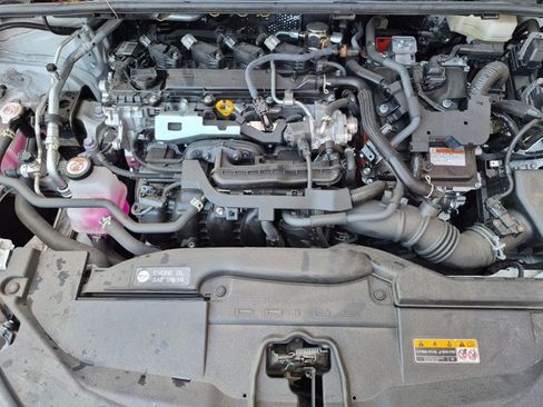 Used 2025 Toyota Prius XLE FWD image 21