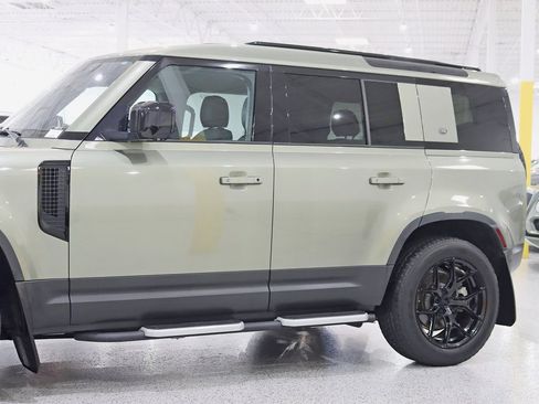 Used 2020 Land Rover Defender 110 SE image 3