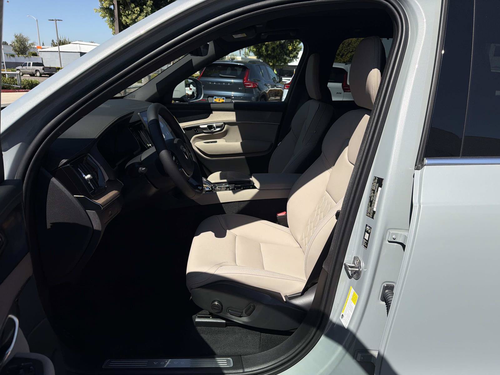 New 2027 Volvo XC90 B6 Plus AWD/4WD image 13