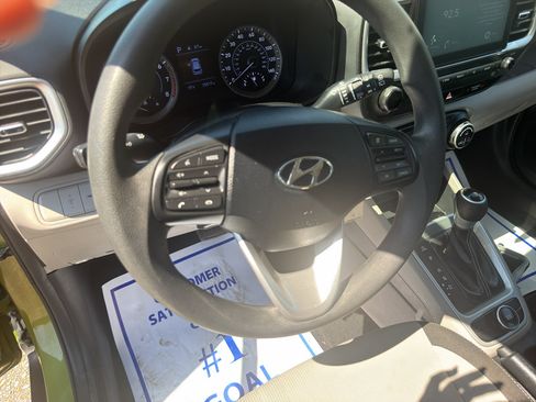 Used 2020 Hyundai Venue SEL FWD image 10