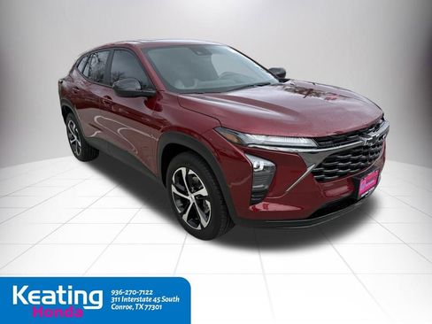 Used 2025 Chevrolet Trax RS w/ Sunroof Package image 3