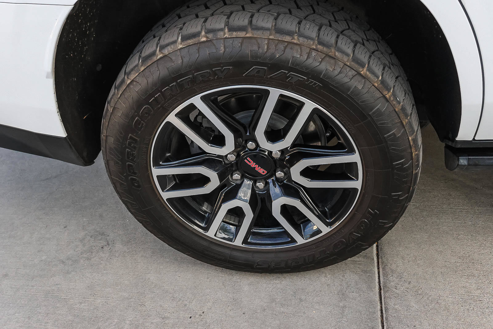 Used 2024 GMC Yukon AT4 w/ AT4 Premium Plus Package AWD/4WD image 14