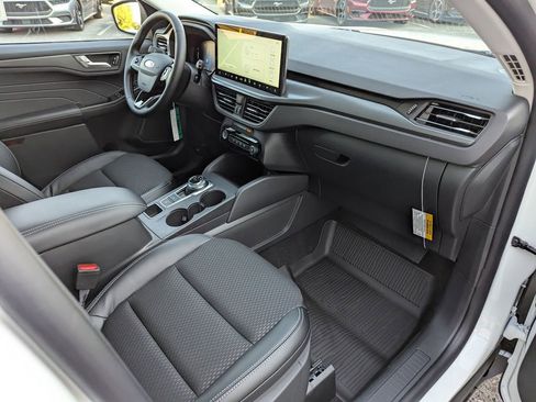 New 2026 Ford Escape SE w/ Class II Trailer Tow Package FWD image 36