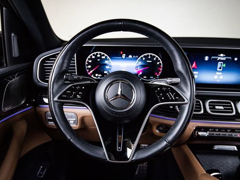 Used 2024 Mercedes-Benz GLS 580 4MATIC image 26