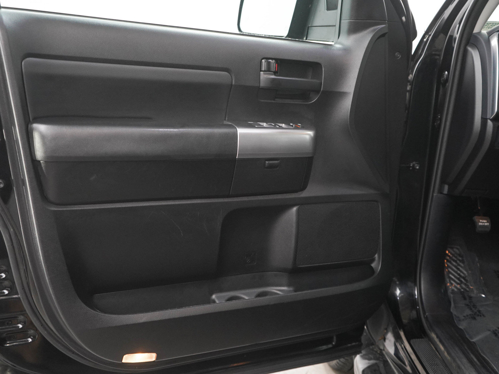 Used 2022 Toyota Sequoia TRD Sport AWD/4WD image 18