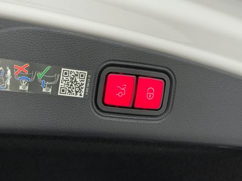 Used 2022 Mercedes-Benz E 450 Coupe image 32