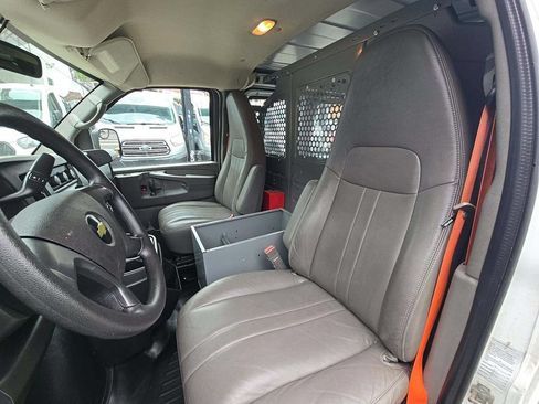 Used 2015 Chevrolet Express 2500 RWD image 7