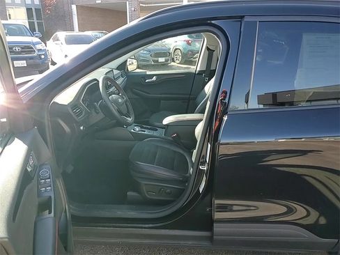 Used 2022 Ford Escape SEL w/ SEL Stealth AWD Package image 11