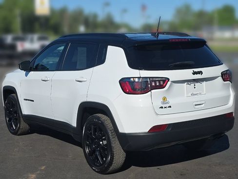 Used 2022 Jeep Compass Latitude w/ Convenience Group AWD/4WD image 5