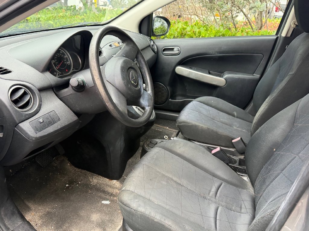 Used 2010 MAZDA MAZDA3 i Touring FWD image 6