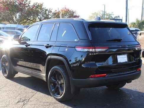 Used 2023 Jeep Grand Cherokee Altitude image 13