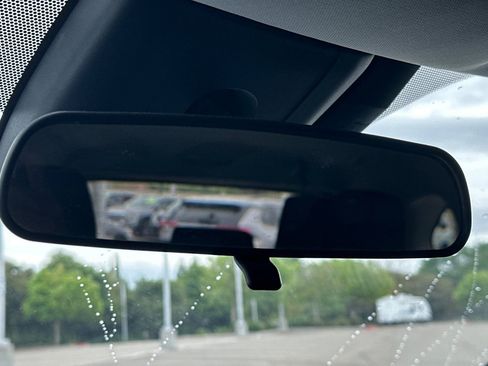 Used 2021 Toyota Highlander LE image 25