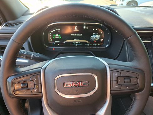 Certified 2022 GMC Yukon SLT w/ SLT Premium Package AWD/4WD image 21