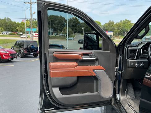 Used 2024 GMC Sierra 2500 Denali Ultimate AWD/4WD image 16