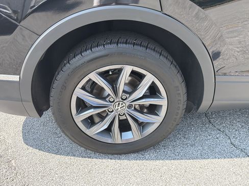 Used 2022 Volkswagen Tiguan SE FWD image 21