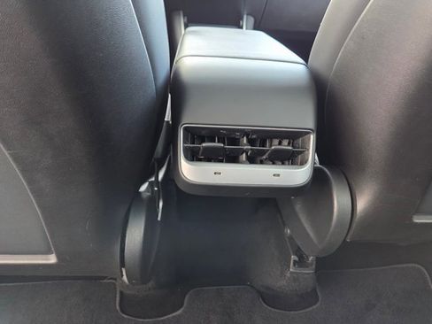 Used 2020 Tesla Model Y Long Range image 38