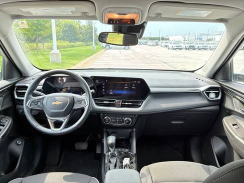 Used 2025 Chevrolet TrailBlazer LT w/ Convenience Package FWD image 13