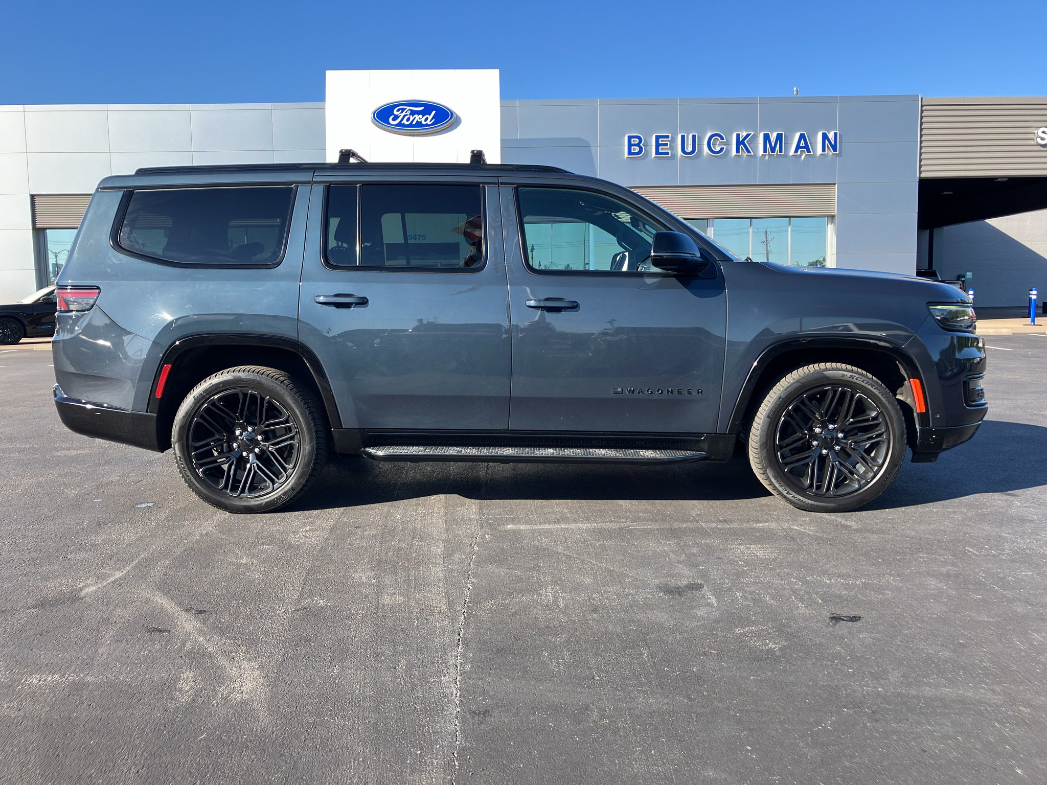 Used 2023 Jeep Wagoneer Series II AWD/4WD image 7