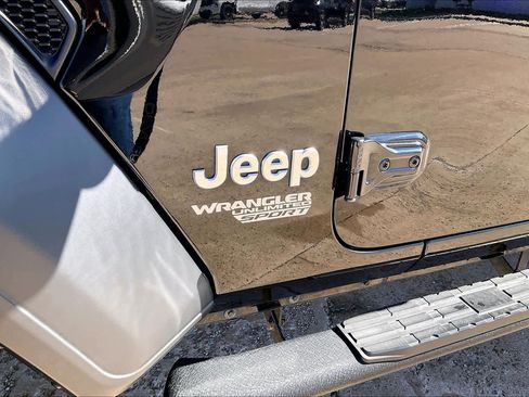 Used 2021 Jeep Wrangler Unlimited Sport AWD/4WD image 11