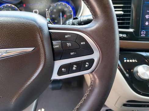 Certified 2019 Chrysler Pacifica Touring-L Plus w/ Advanced Safetytec Group FWD image 30