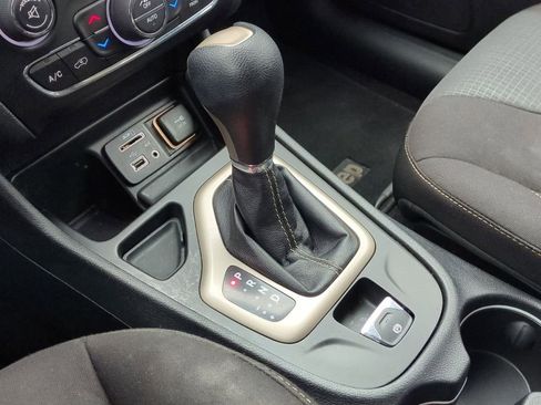 Used 2016 Jeep Cherokee Latitude w/ Comfort/Convenience Group image 36