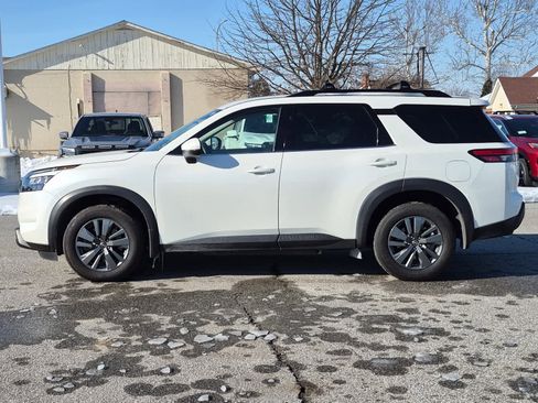 Used 2024 Nissan Pathfinder SV image 5