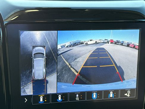 Used 2020 Chevrolet Traverse Premier w/ Redline Edition image 18