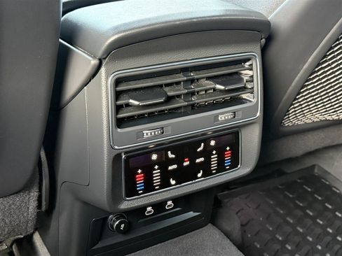 Used 2022 Audi Q8 Prestige w/ Prestige Package image 25