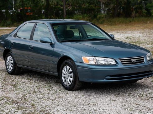 Used 2000 Toyota Camry CE FWD image 15