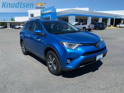 Used 2017 Toyota RAV4 XLE AWD/4WD image 1