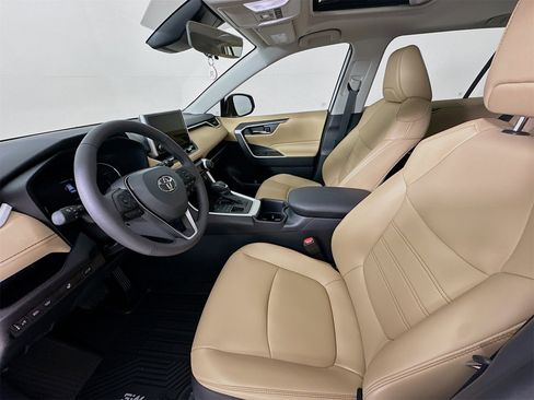 Used 2025 Toyota RAV4 XLE Premium image 21