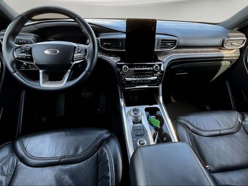 Used 2022 Ford Explorer Platinum w/ Equipment Group 601A image 7