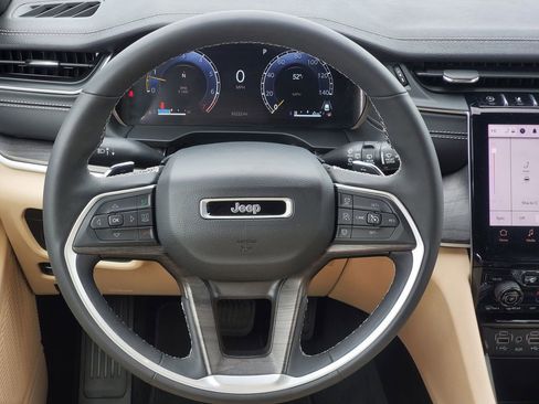 Used 2024 Jeep Grand Cherokee Limited image 29