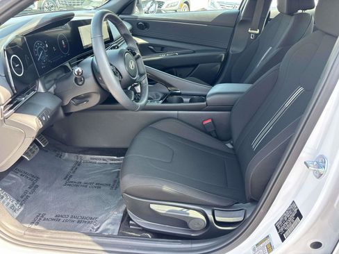 Certified 2025 Hyundai Elantra SEL image 8