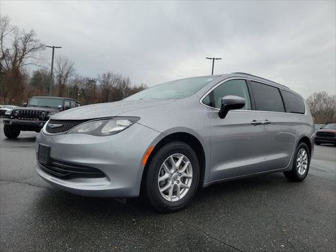 Certified 2020 Chrysler Voyager Lxi FWD image 3