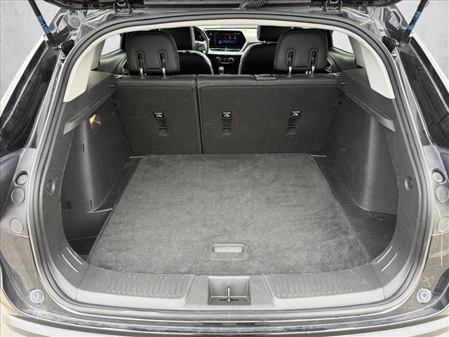 Used 2025 Chevrolet Trax LT w/ LT Convenience Package FWD image 7