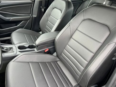 Used 2024 Volkswagen Jetta SE image 10