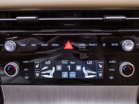 Certified 2025 Genesis G80 2.5T Advanced image 17