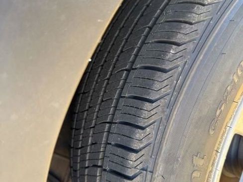 Used 2024 Toyota Highlander LE image 9