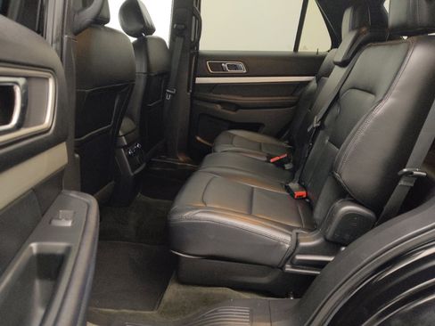 Used 2016 Ford Explorer XLT w/ Equipment Group 202A AWD/4WD image 18