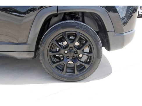 Used 2023 Jeep Compass Latitude AWD/4WD image 32