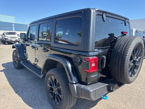 Used 2023 Jeep Wrangler Unlimited Sahara w/ Cold Weather Group AWD/4WD image 7