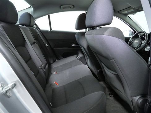 Used 2015 Chevrolet Cruze LT image 12