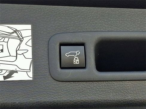 Used 2024 Toyota Sienna XLE image 33