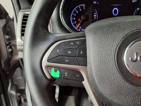 Used 2018 Jeep Grand Cherokee Laredo RWD image 25