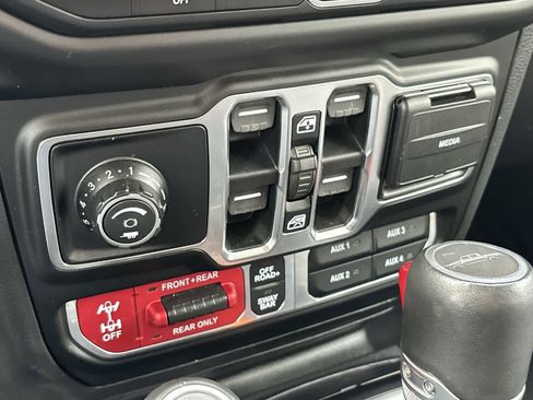 Used 2020 Jeep Gladiator Rubicon image 24