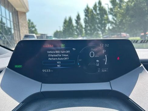 Used 2025 Toyota Prius Plug-In Hybrid FWD image 18